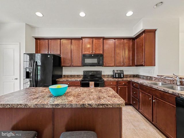 207 STREAMVIEW DR, Fredericksburg, VA 22405