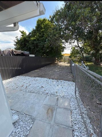 526 E 54th St ., Hialeah, FL 33013
