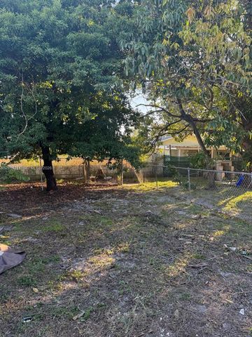 526 E 54th St ., Hialeah, FL 33013