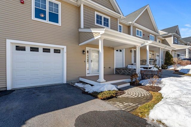 211 Woodview Way, Manchester, NH 03102