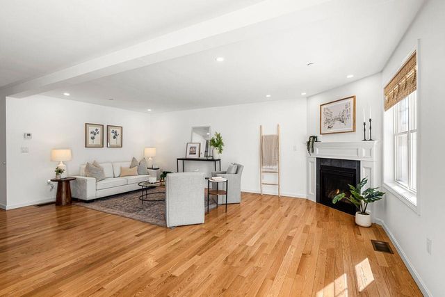 211 Woodview Way, Manchester, NH 03102