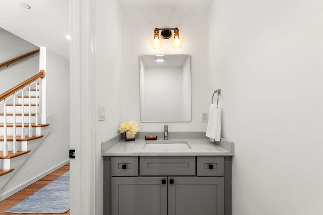 211 Woodview Way, Manchester, NH 03102