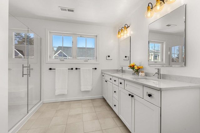 211 Woodview Way, Manchester, NH 03102