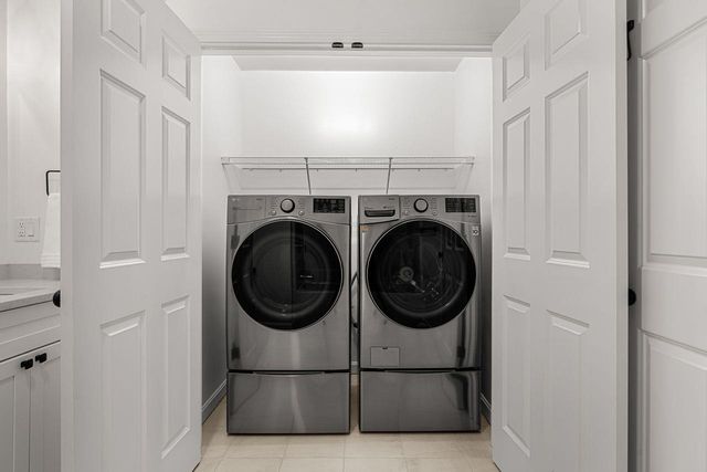 211 Woodview Way, Manchester, NH 03102