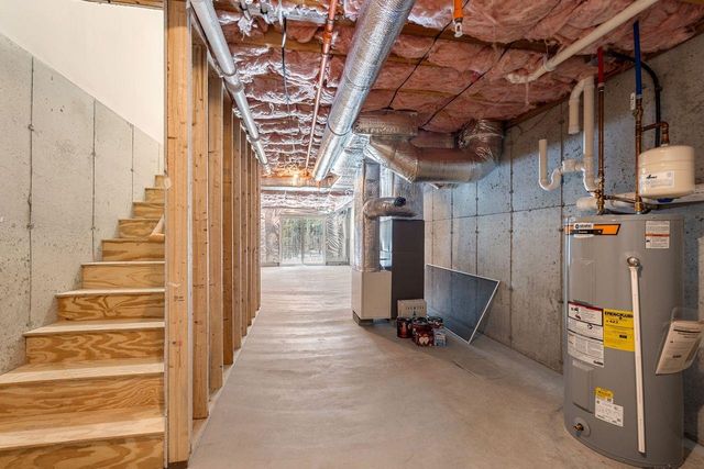 211 Woodview Way, Manchester, NH 03102