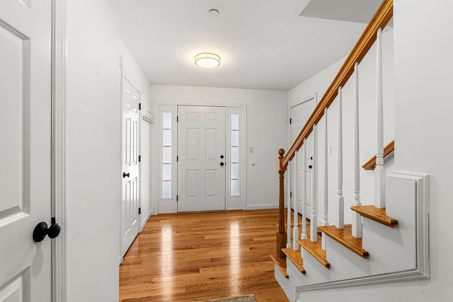 211 Woodview Way, Manchester, NH 03102