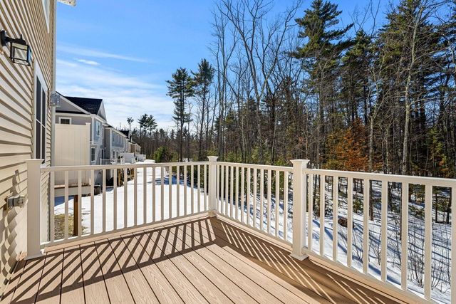 211 Woodview Way, Manchester, NH 03102