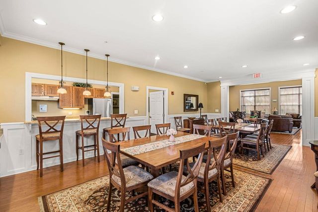 211 Woodview Way, Manchester, NH 03102