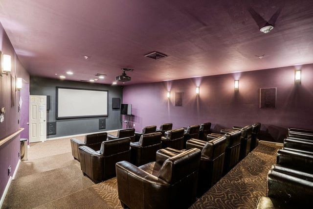 211 Woodview Way, Manchester, NH 03102