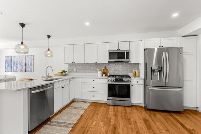 211 Woodview Way, Manchester, NH 03102