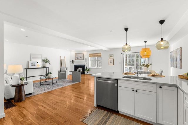 211 Woodview Way, Manchester, NH 03102