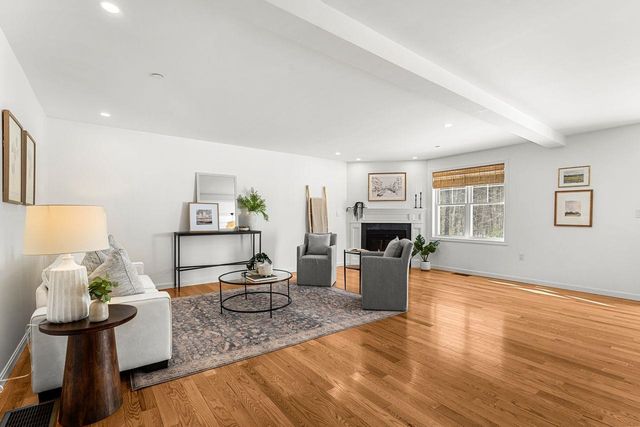 211 Woodview Way, Manchester, NH 03102