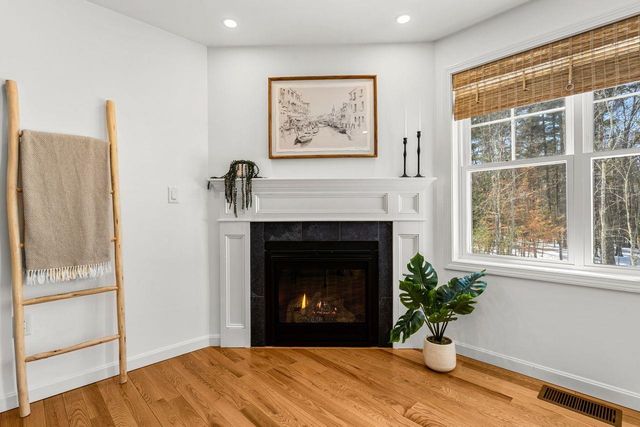 211 Woodview Way, Manchester, NH 03102