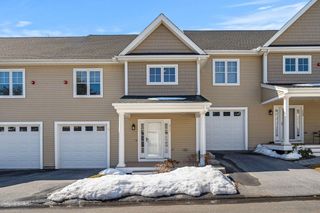 211 Woodview Way, Manchester, NH 03102