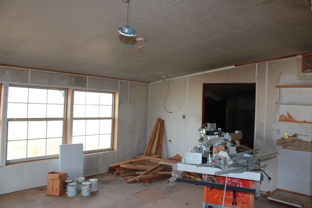 27 Manzano Street, Moriarty, NM 87035