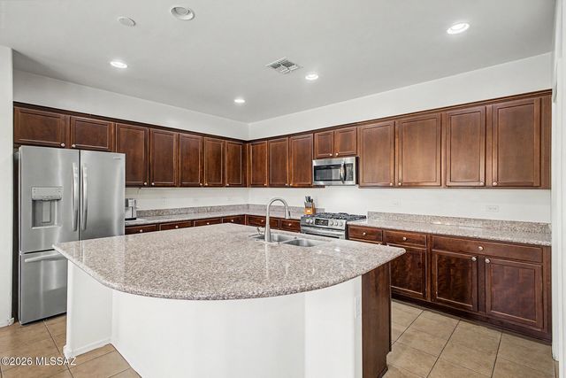 726 S Desert Haven Road, Vail, AZ 85641