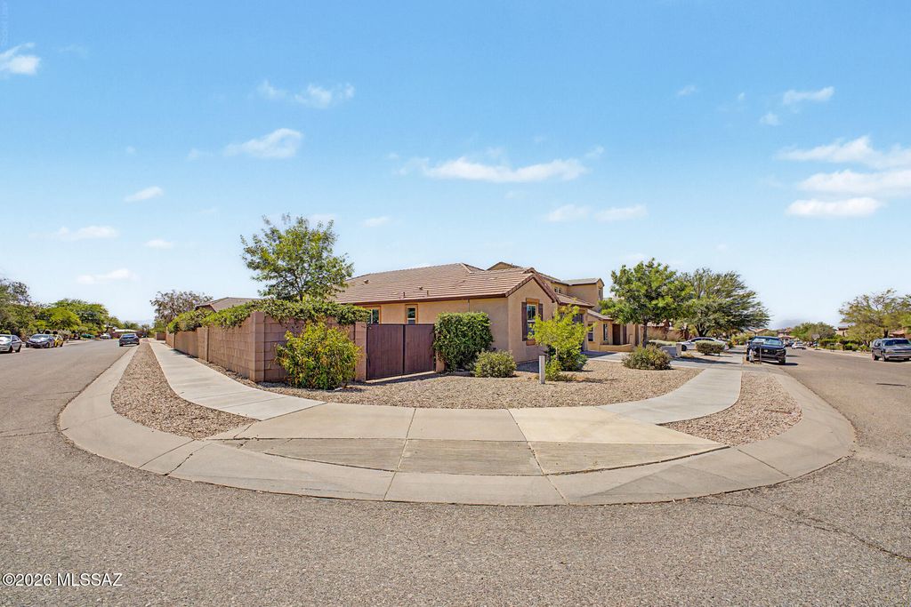 726 S Desert Haven Road, Vail, AZ 85641