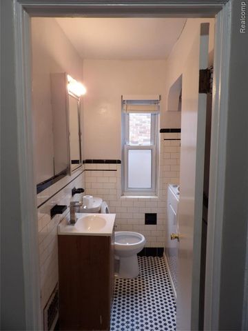 17317 Washburn Street, Detroit, MI 48221