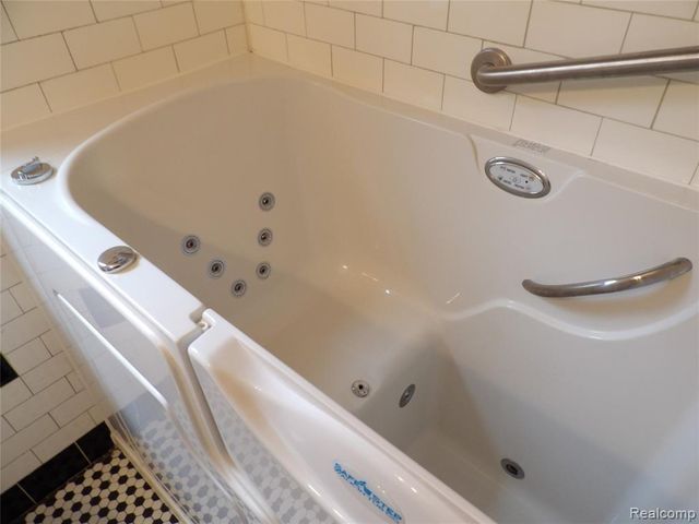 17317 Washburn Street, Detroit, MI 48221