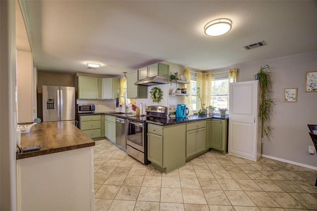2704 Janene Street, Harrah, OK 73045