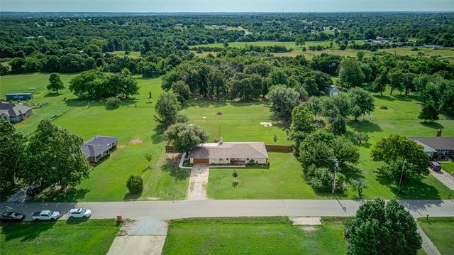 2704 Janene Street, Harrah, OK 73045