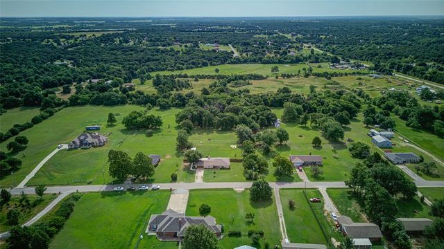2704 Janene Street, Harrah, OK 73045
