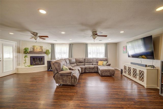 2704 Janene Street, Harrah, OK 73045
