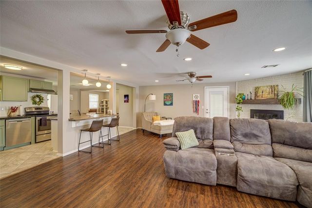2704 Janene Street, Harrah, OK 73045