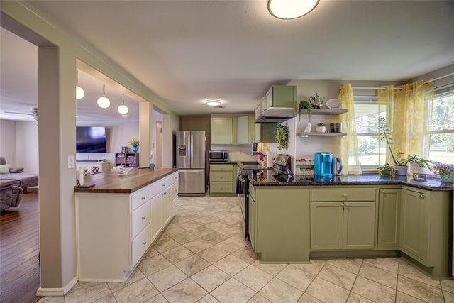2704 Janene Street, Harrah, OK 73045