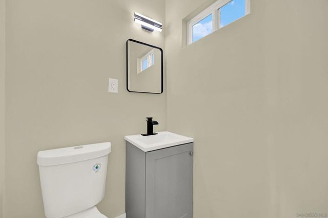 2151 54th, San Diego, CA 92105