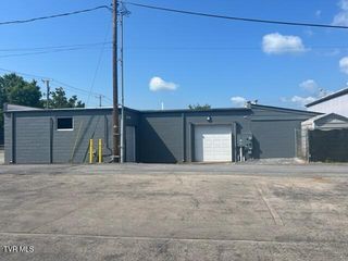 422 East Market Street, Kingsport, TN 37660
