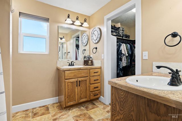 3815 N 2456 E, Filer, ID 83328