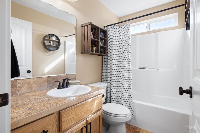 3815 N 2456 E, Filer, ID 83328