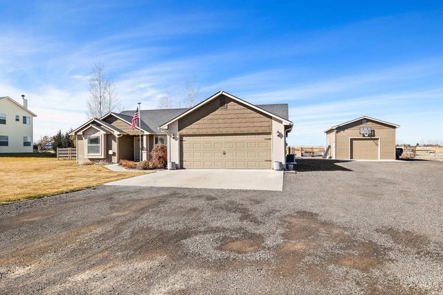 3815 N 2456 E, Filer, ID 83328