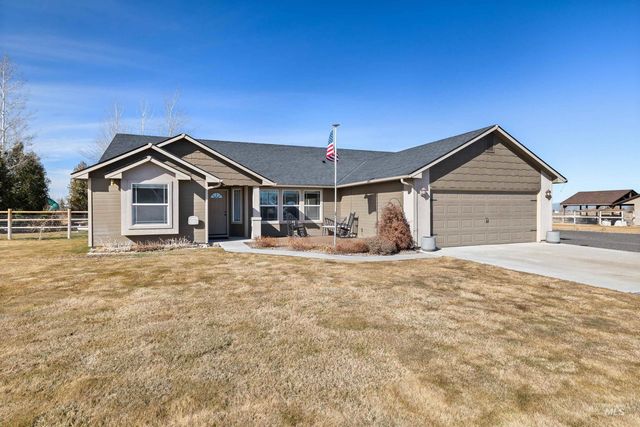3815 N 2456 E, Filer, ID 83328