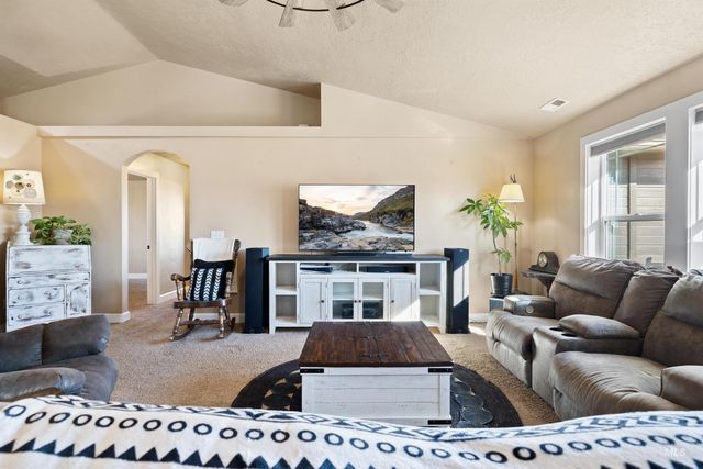 3815 N 2456 E, Filer, ID 83328