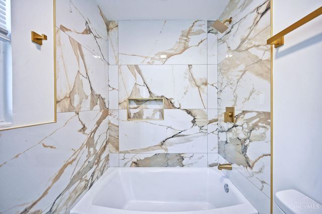 2529 Bremont Avenue, Golf Manor, OH 45237