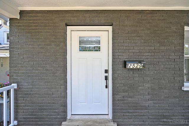 2529 Bremont Avenue, Golf Manor, OH 45237