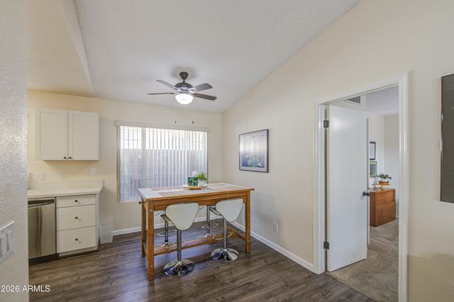 913 E WAHALLA Lane, Phoenix, AZ 85024