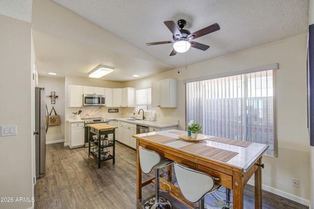 913 E WAHALLA Lane, Phoenix, AZ 85024
