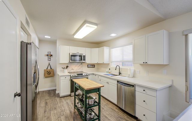 913 E WAHALLA Lane, Phoenix, AZ 85024