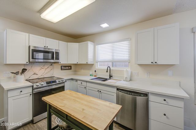 913 E WAHALLA Lane, Phoenix, AZ 85024