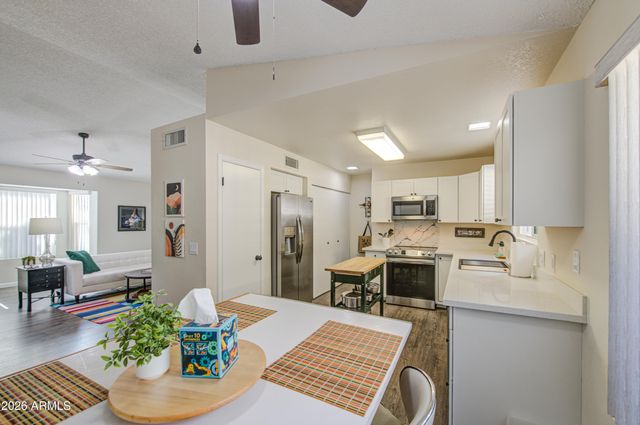 913 E WAHALLA Lane, Phoenix, AZ 85024