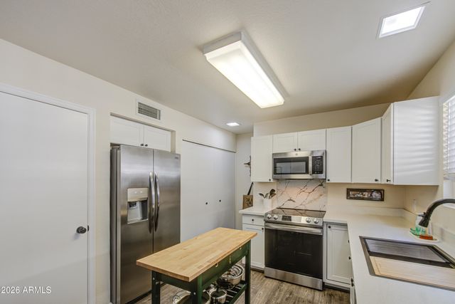913 E WAHALLA Lane, Phoenix, AZ 85024