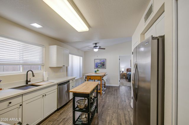 913 E WAHALLA Lane, Phoenix, AZ 85024