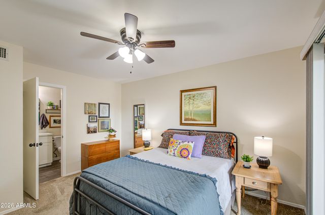913 E WAHALLA Lane, Phoenix, AZ 85024
