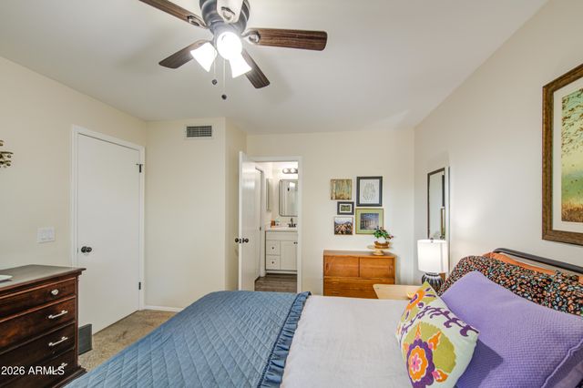 913 E WAHALLA Lane, Phoenix, AZ 85024