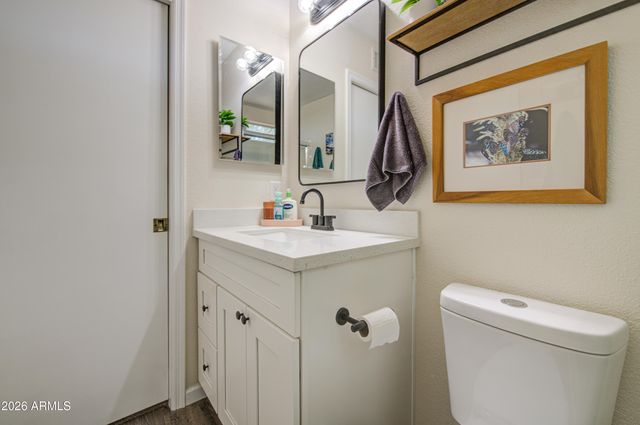 913 E WAHALLA Lane, Phoenix, AZ 85024