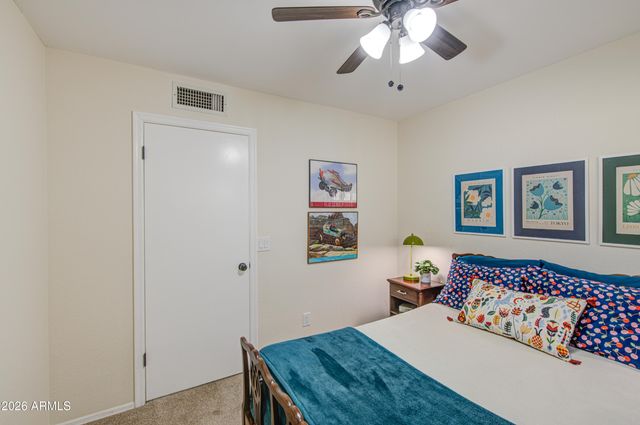 913 E WAHALLA Lane, Phoenix, AZ 85024