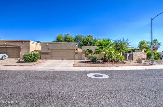 913 E WAHALLA Lane, Phoenix, AZ 85024